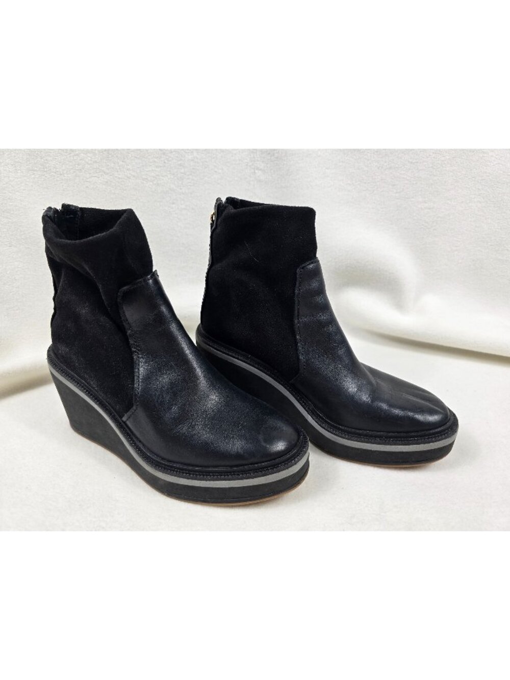 Louise et Cie Size 7 Sanji Black Leather Wedge Ankle Booties Back Zipper